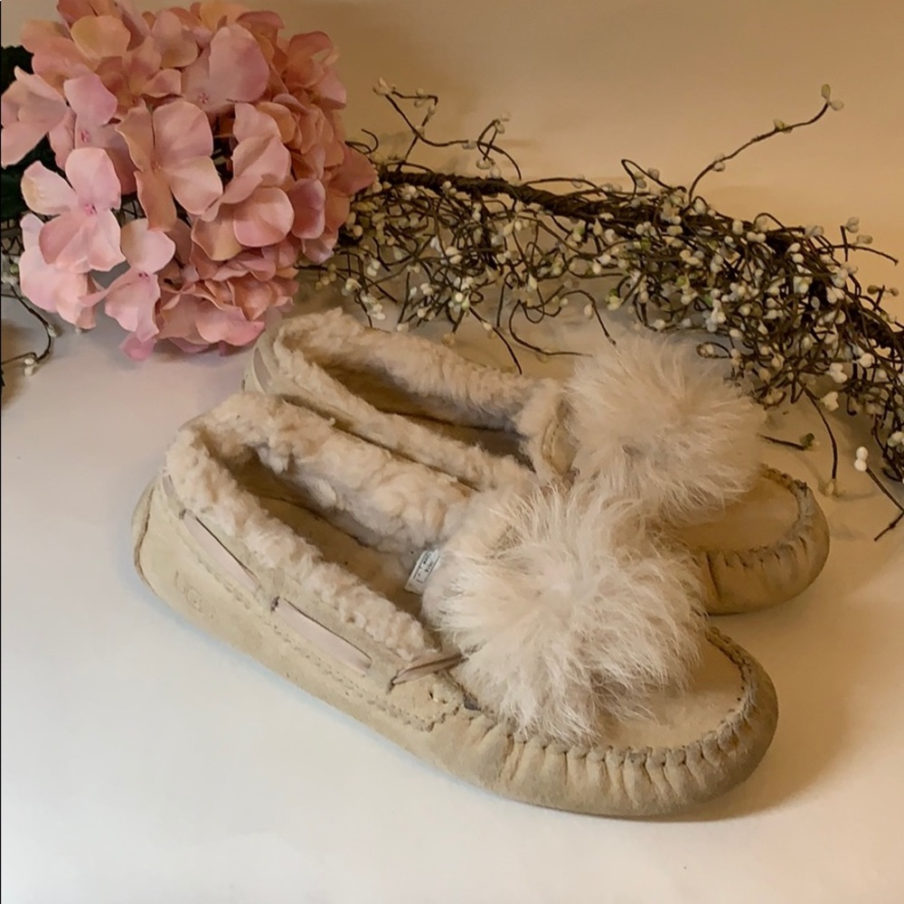 UGG Dakota Pom Pom slippers 7